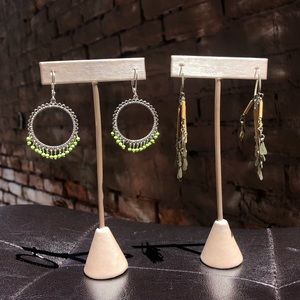 2 pairs of earrings